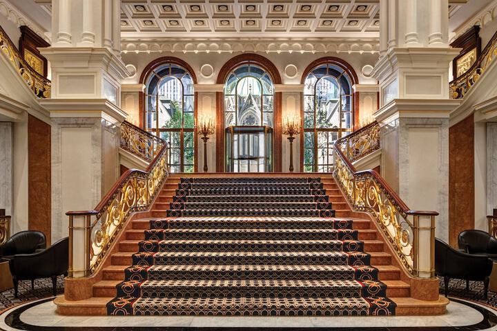 Lobby lounge