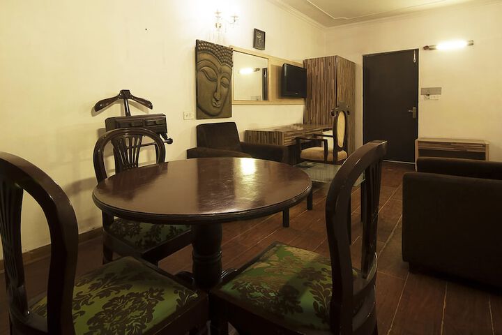 Room 8 of 27