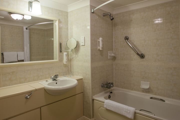 Room 15 of 68