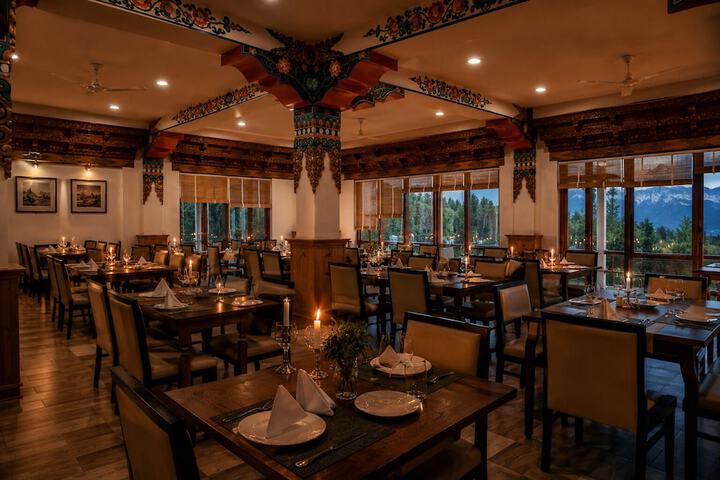 Dining 9 of 13