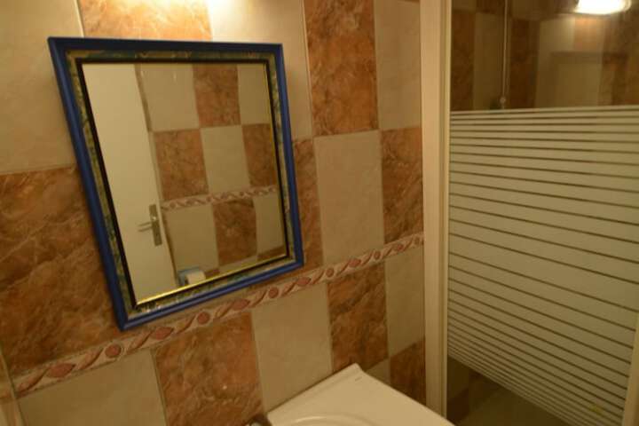 Room 9 of 18