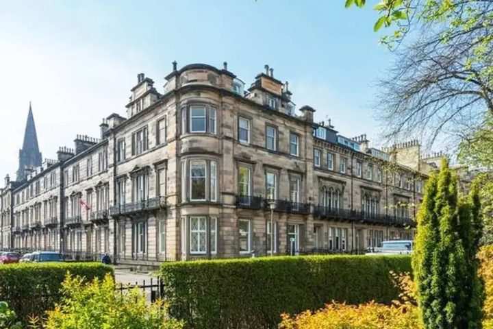 Stylish 2 Bedroom Flat in Heart of The West End