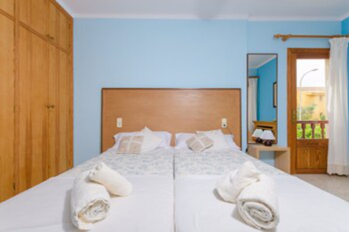 Room 32 of 48