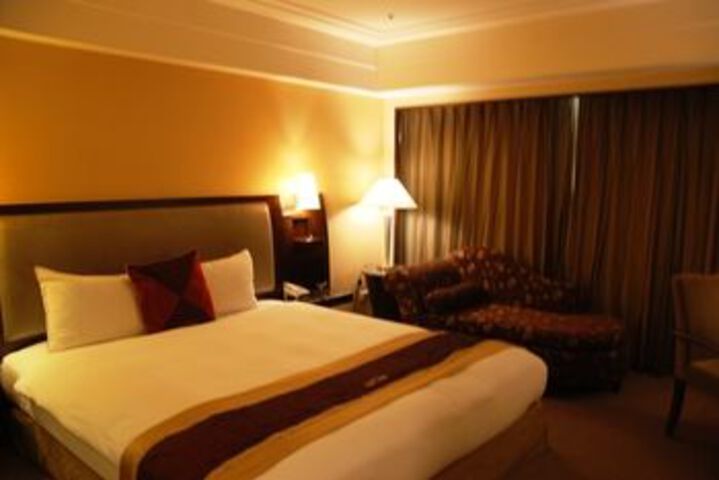Room 27 of 82
