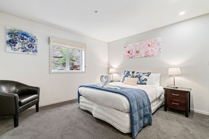 Room 4 of 19