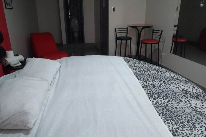 Room 2 of 8