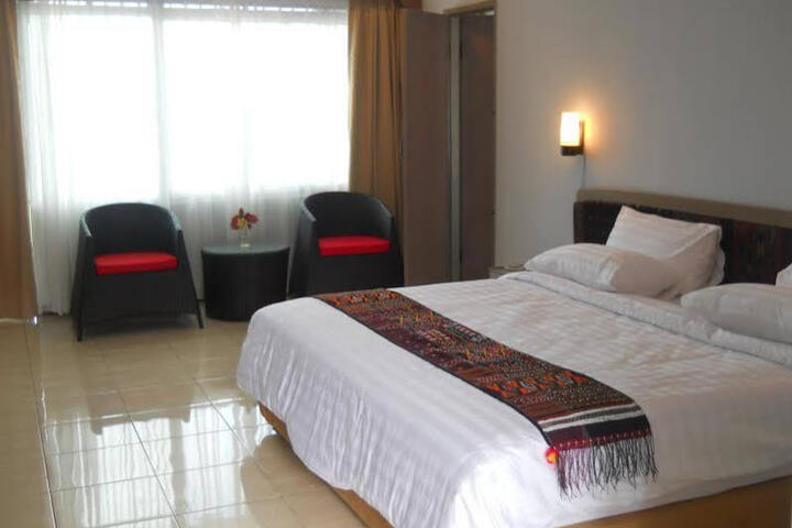 Room 4 of 7