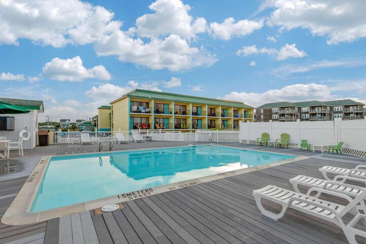 Hotel Pool