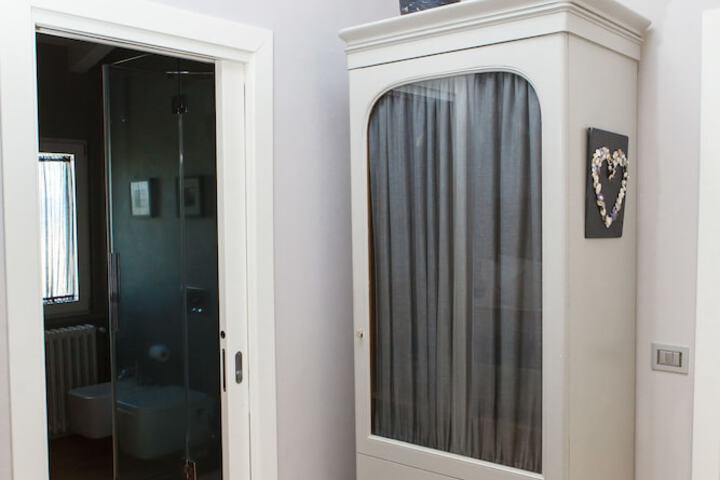 Room 40 of 170