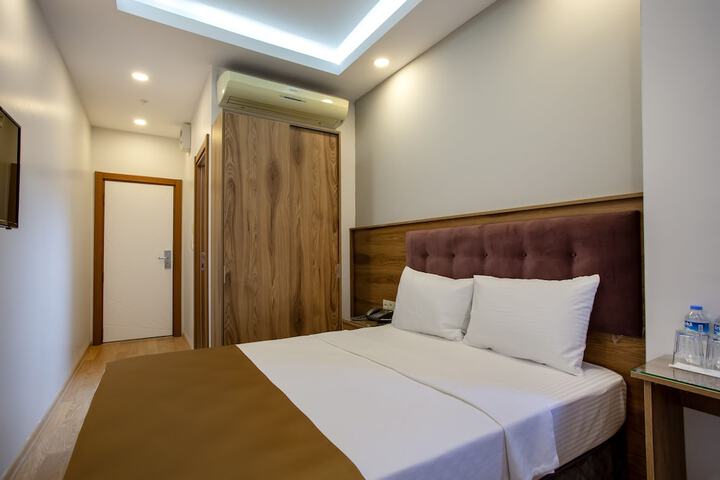 Room 3 of 66