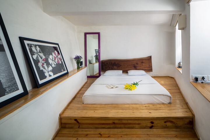 Room 4 of 70
