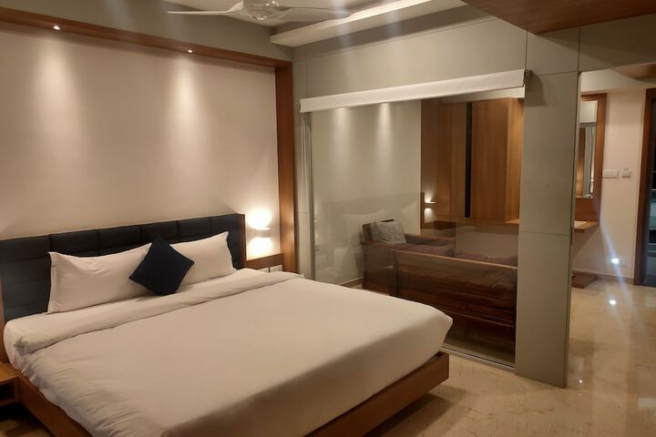 Room 11 of 32
