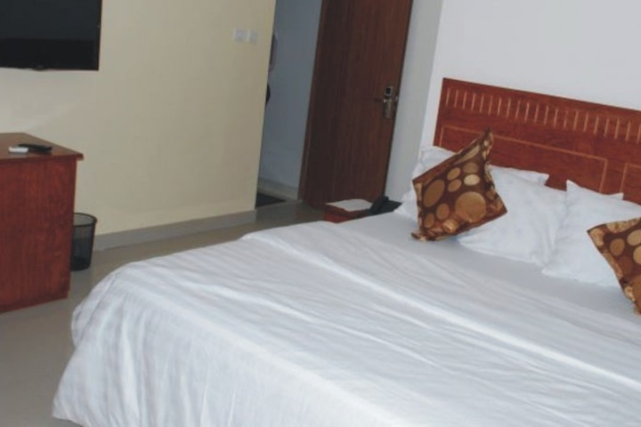 Room 5 of 12
