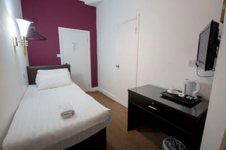 Room 16 of 34