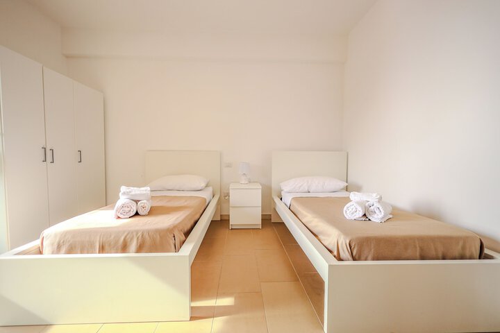 Room 6 of 48