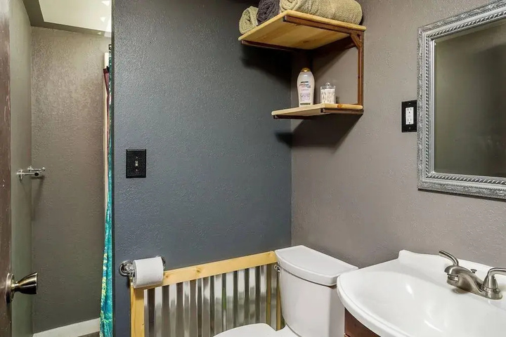 Room 9 of 18