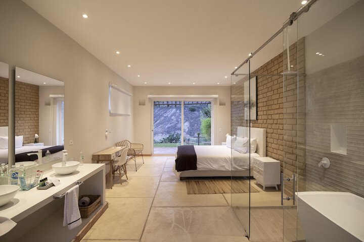 Room 10 of 77