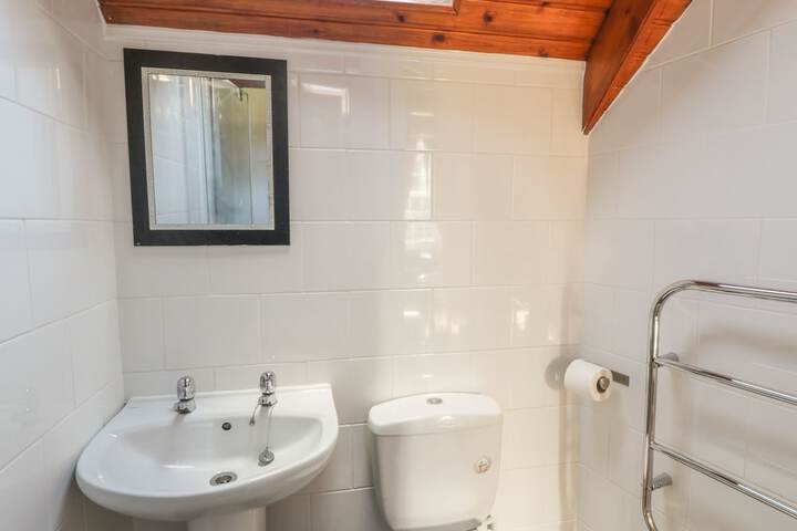 Room 10 of 32