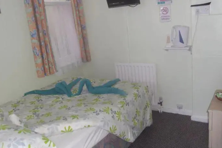Room 5 of 10