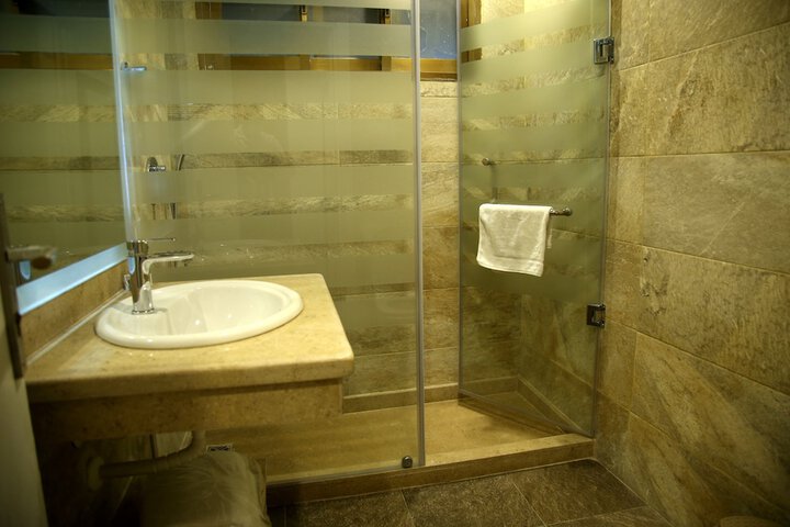 Room 14 of 33
