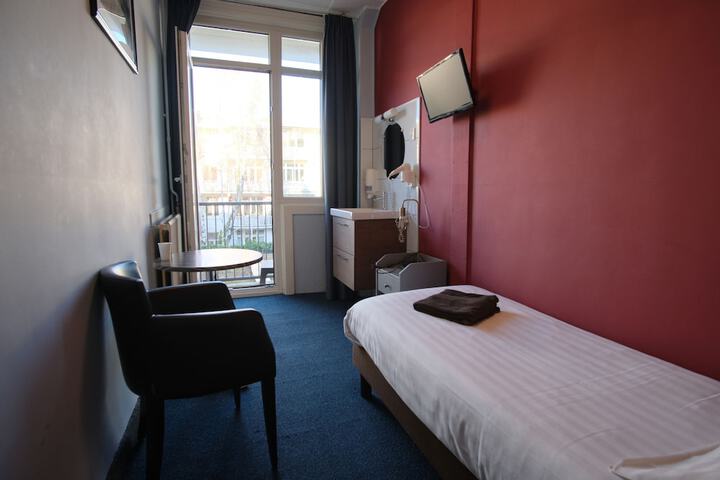 Room 35 of 82