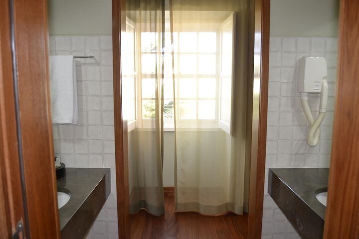 Room 28 of 62