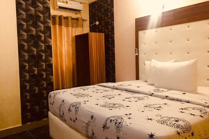 Room 6 of 23