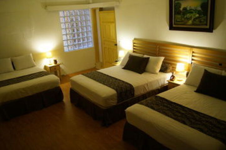 Room 17 of 33
