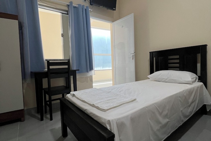 Room 2 of 10