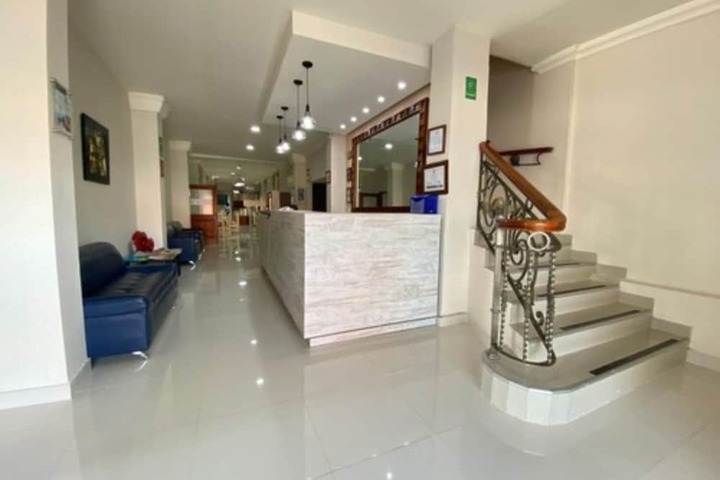 Entrance & Lobby