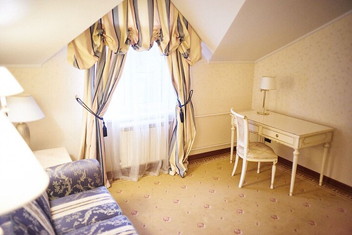 Room 3 of 9