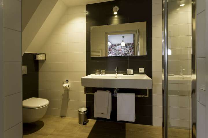 Room 33 of 53