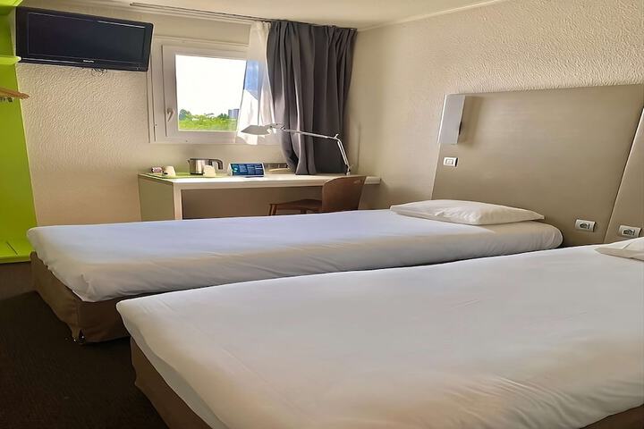 Room 30 of 65