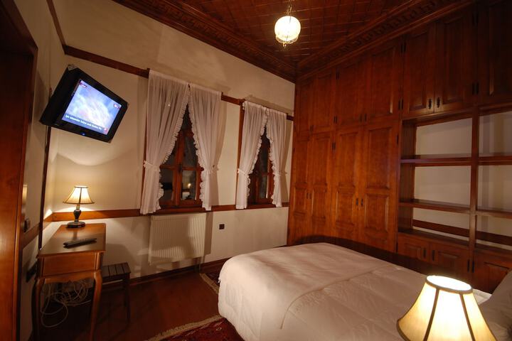 Room 3 of 16