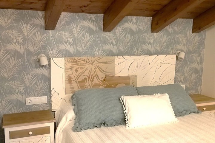 Room 4 of 33