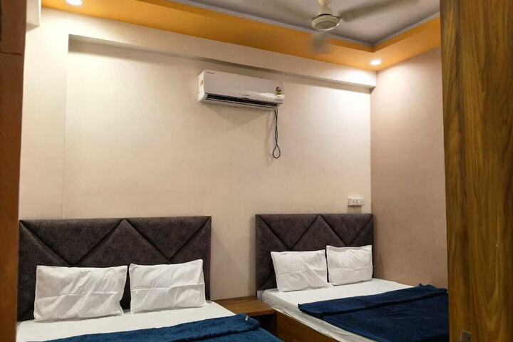 Room 12 of 62