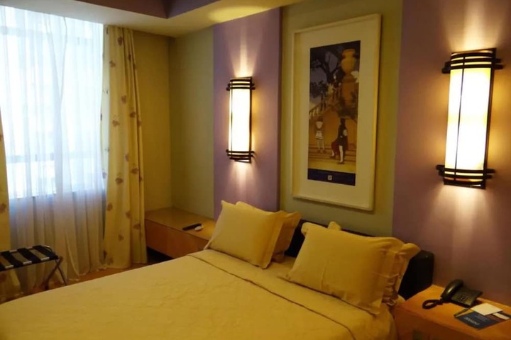 Room 4 of 39