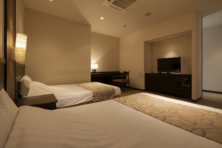 Room 6 of 75