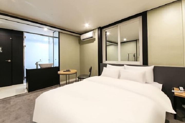 Room 18 of 27