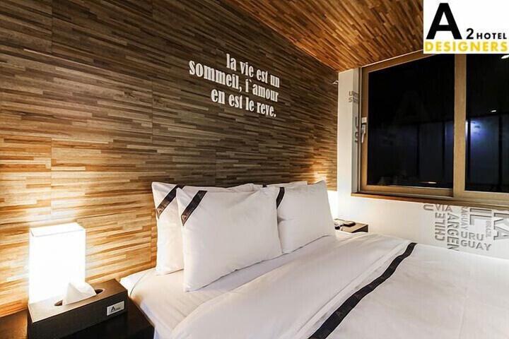 Room 9 of 43
