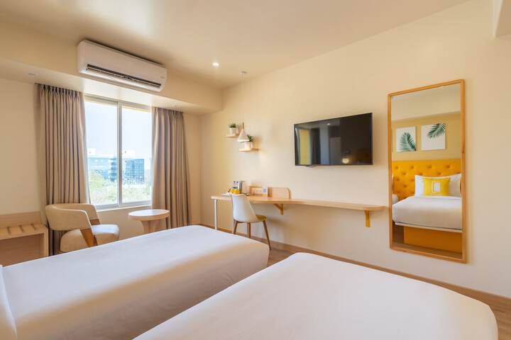 Room 33 of 47