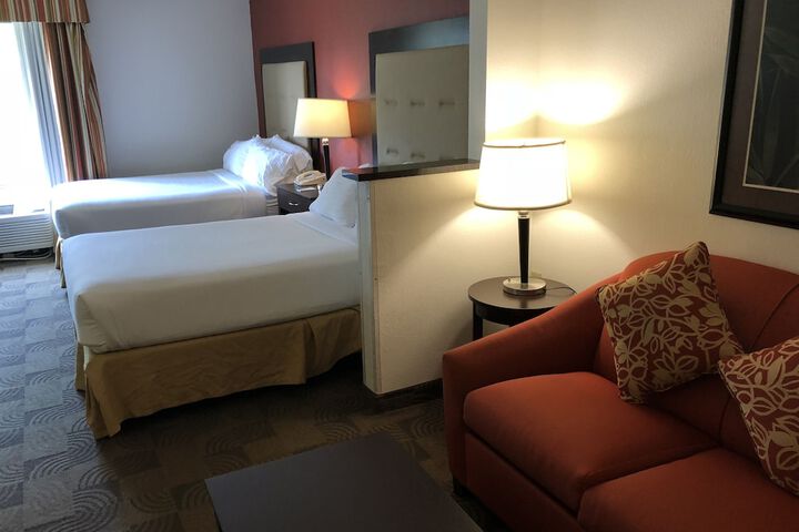2 Double Beds (3 of 8)