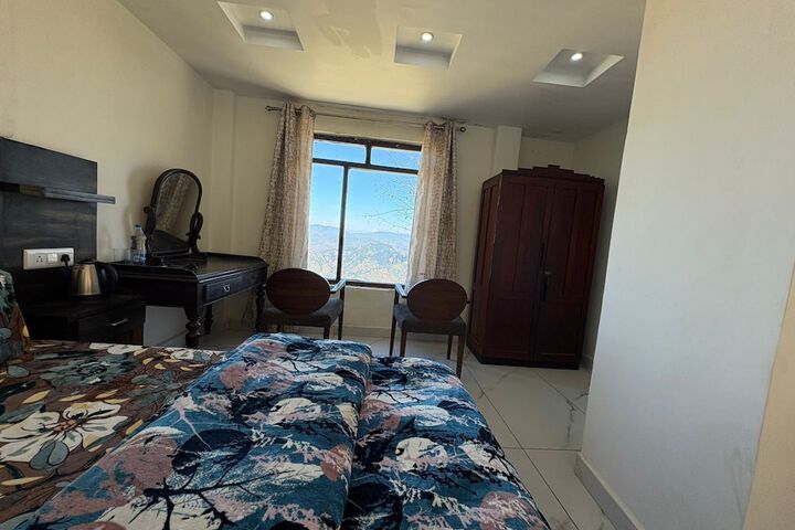 Room 12 of 18