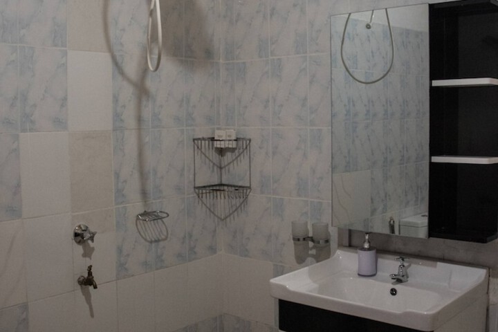Room 10 of 27