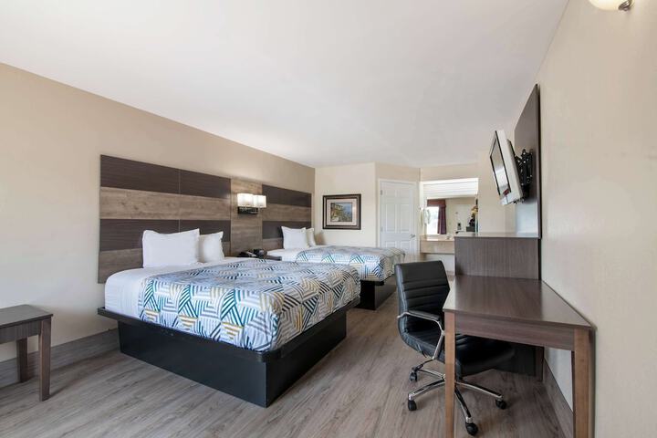 Deluxe Room 2 Queen Beds Refrigerator, Microwave (6 of 7)