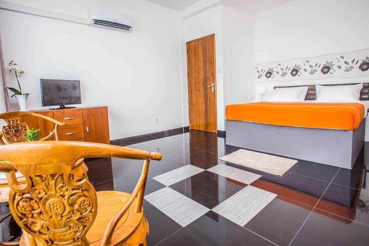 Room 2 of 27