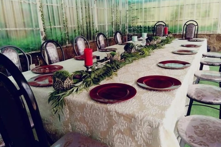 Dining 33 of 48