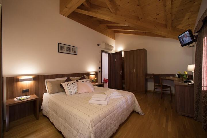 Room 24 of 65