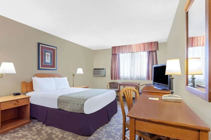 Room 5 of 11