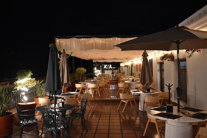 Dining 59 of 88